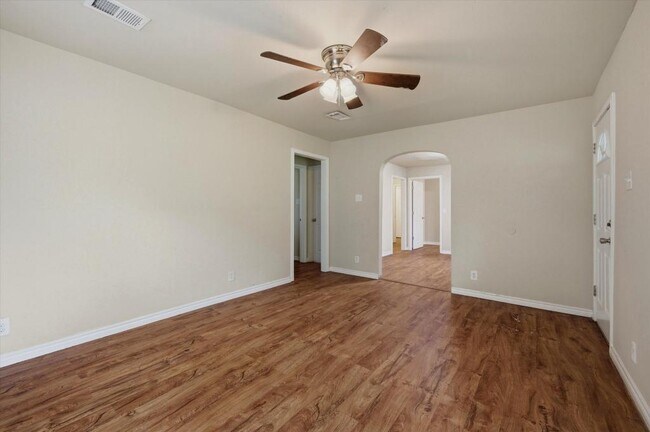 Foto del edificio - 2112 W Bond St