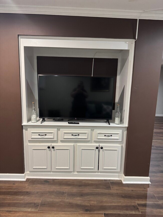 Building Photo - 2312 Azalea Dr