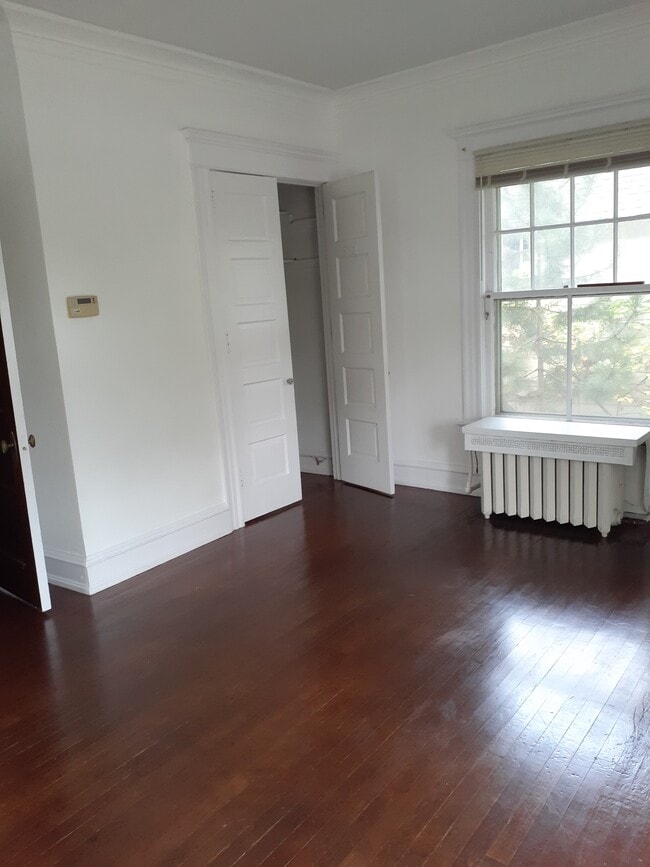 Livingroom - 627 Madison Ave SE