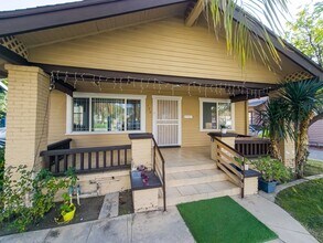 Building Photo - 126 E Garfield Ave