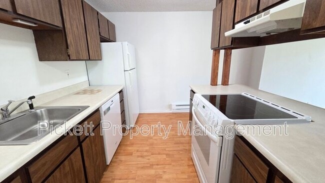 Building Photo - 613 Wilbert Ave