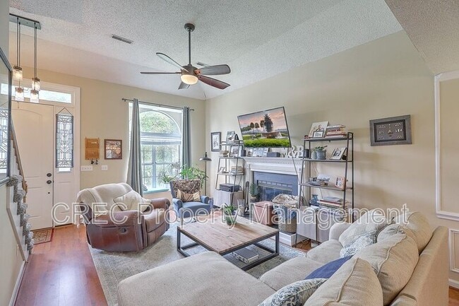 Building Photo - 2318 N England Ct