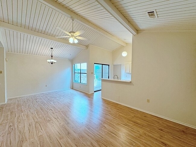 Building Photo - 2 Bedroom Condo for rent off Essen Lane
