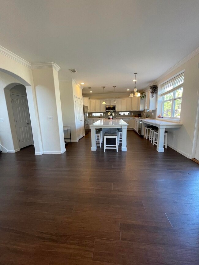 Building Photo - 860 Solimar Way
