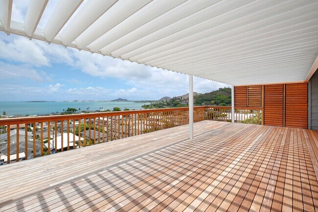 Building Photo - 4 bedroom/ 2 bath Amazing panoramic views,...