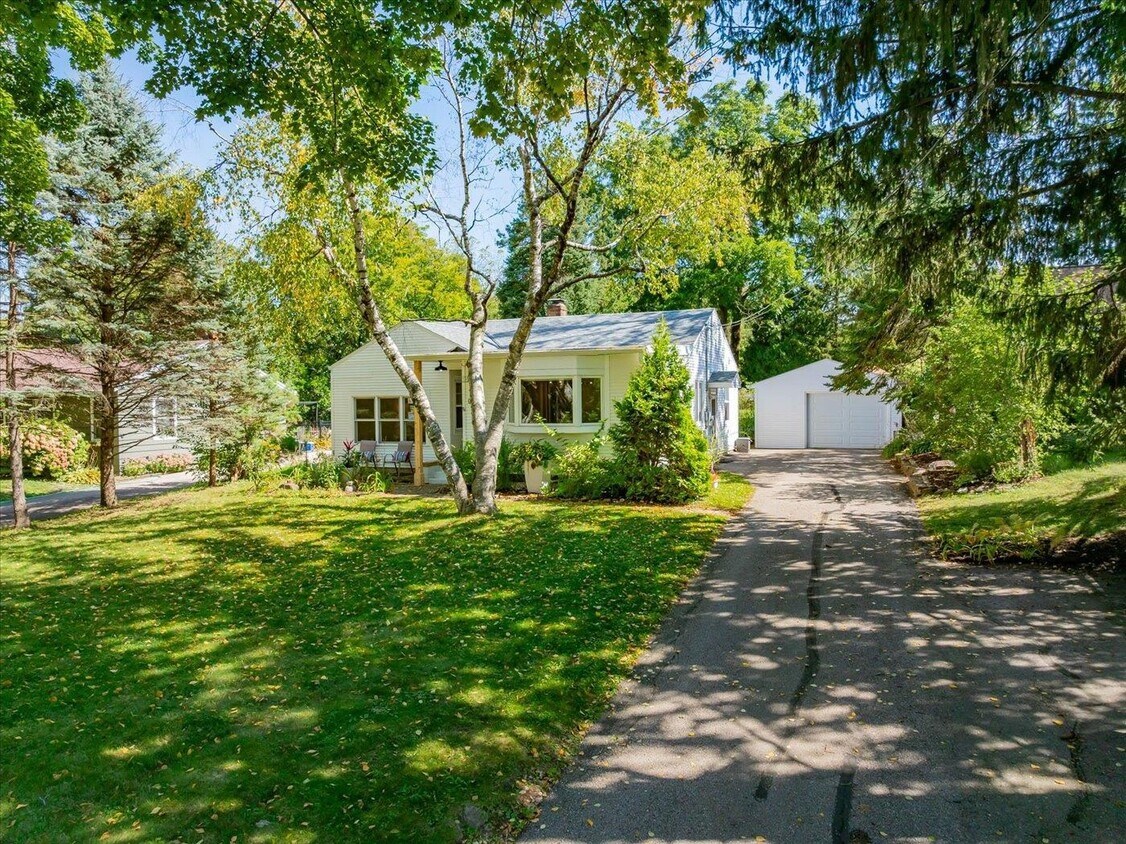 Foto principal - 401 Merrill Crest Dr