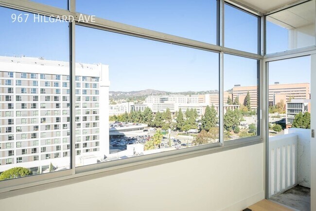 Foto del edificio - 967 Hilgard Ave