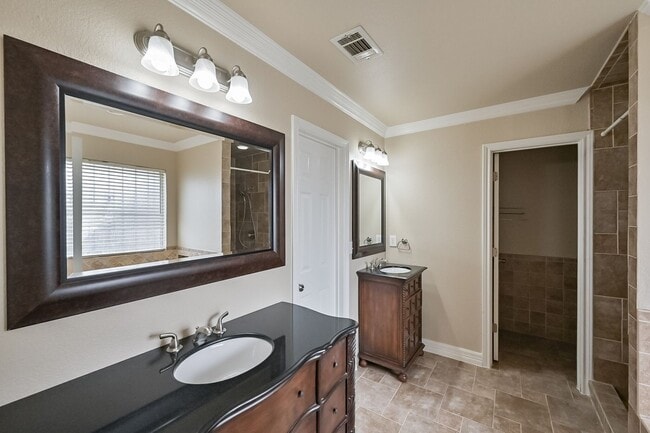 Foto del edificio - Dallas Split Bedroom