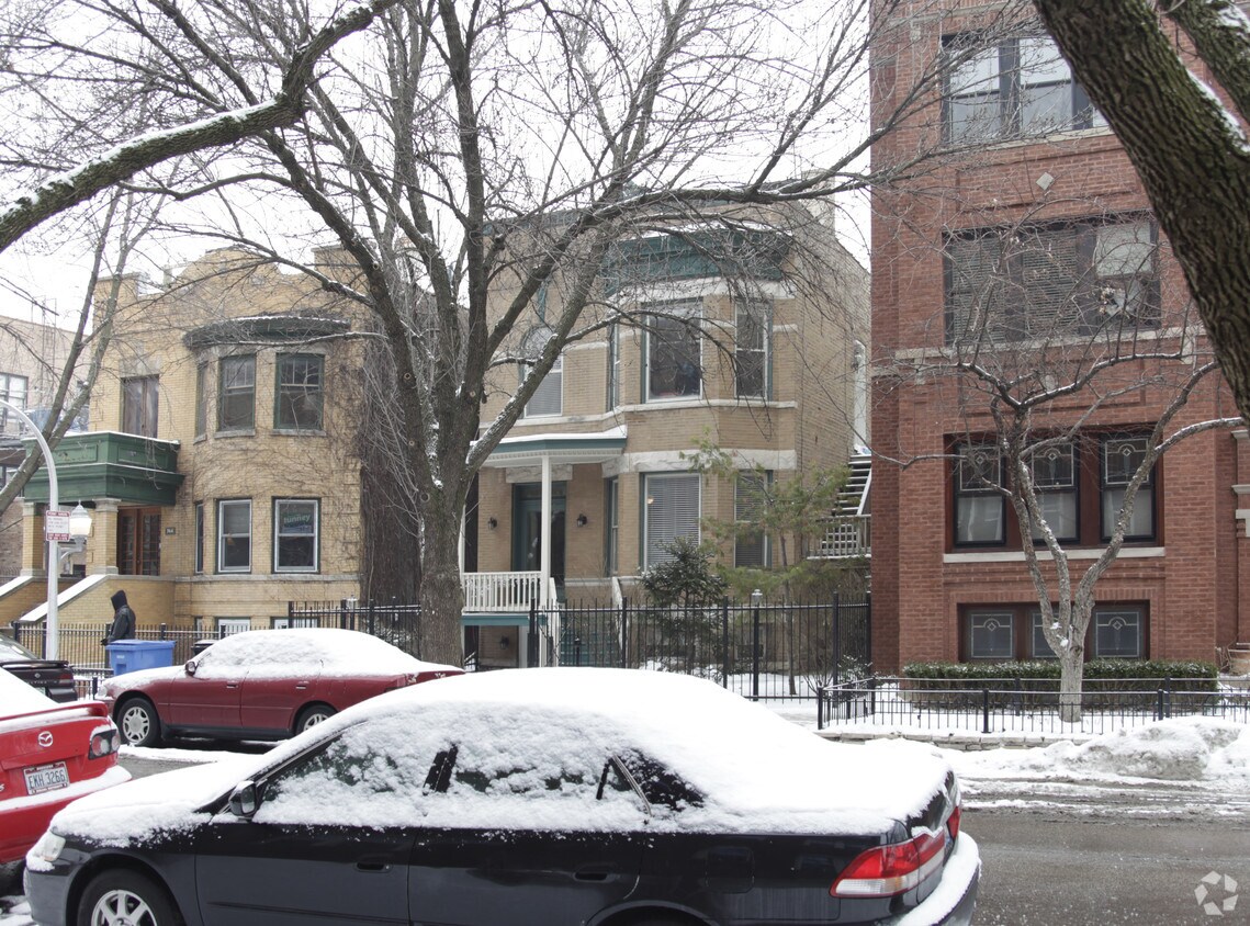 Building Photo - 742 W Buckingham Pl