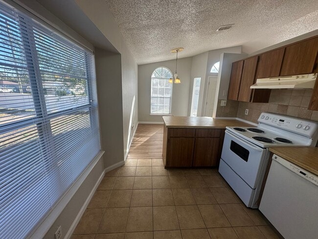 Building Photo - Beautiful 2/2Home in Winter Springs