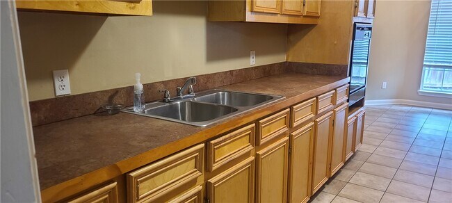 Building Photo - 11906 Wildhorse Valley Dr
