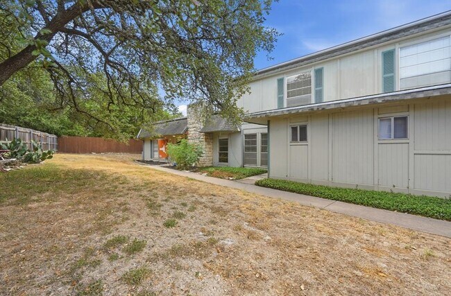 Building Photo - 807 Castle Ridge Rd