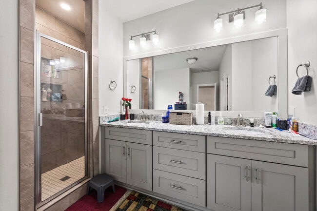 Foto del edificio - 1041 Silver Maple St