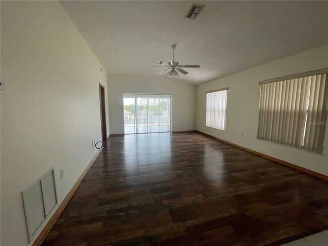 Building Photo - 743 W Toucan Loop