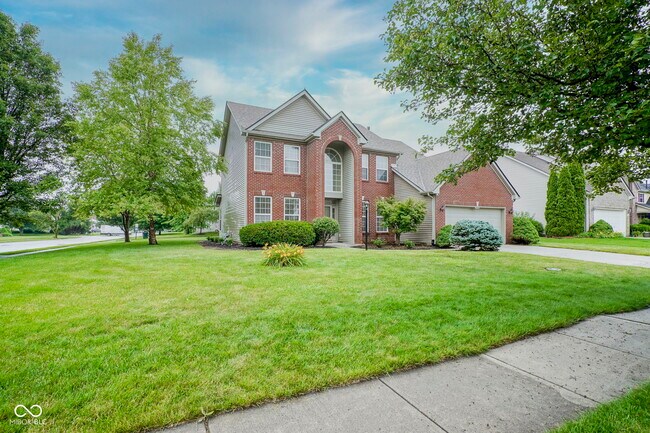 Foto del edificio - 14170 Royalwood Dr