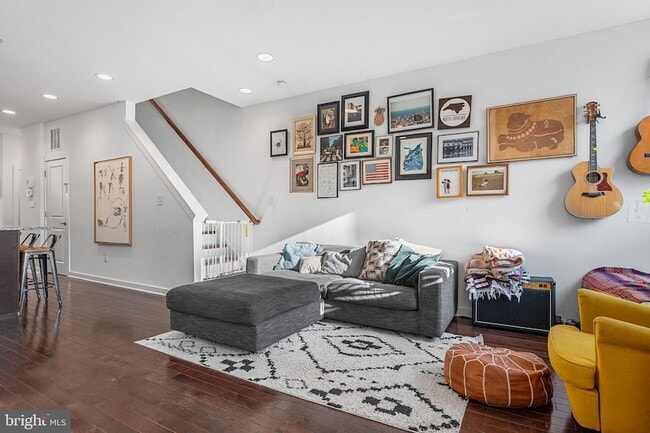 Building Photo - 2013 E York St