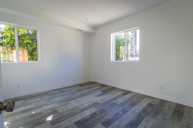 Building Photo - 5142 Riverton Ave