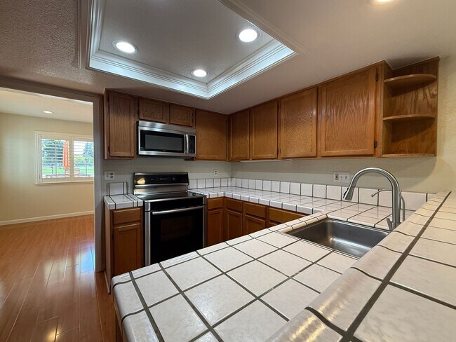 Photo - Perfectly Located 2 Bedroom 2.5 Bath Townh... House