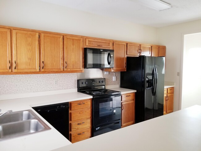 Building Photo - 8104 Fairway Villa Dr