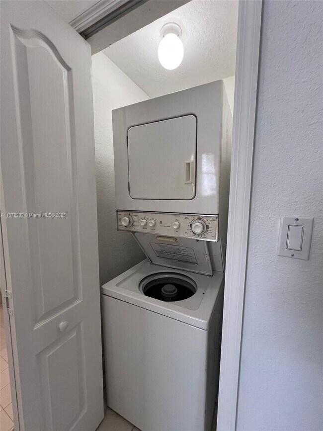 Foto del edificio - 1535 SE 26th St