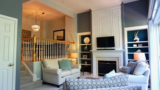 LIVING ROOM - 1636 White Oak Vista Dr