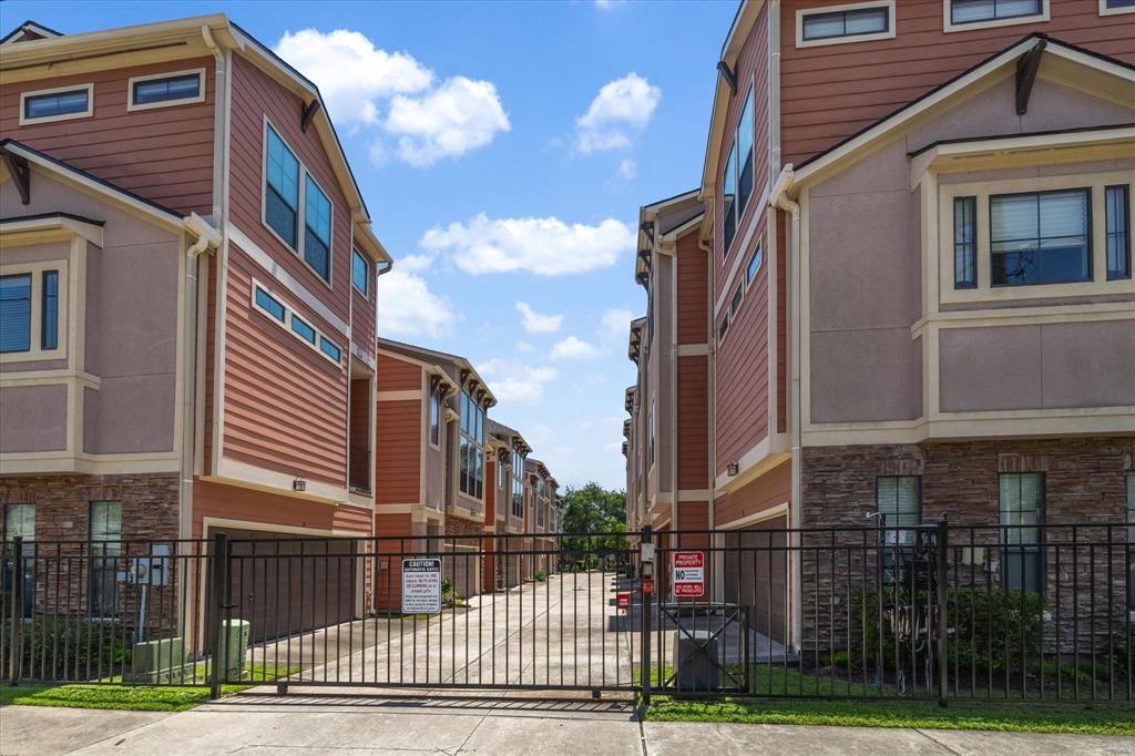 Foto principal - 1042 W 23rd St