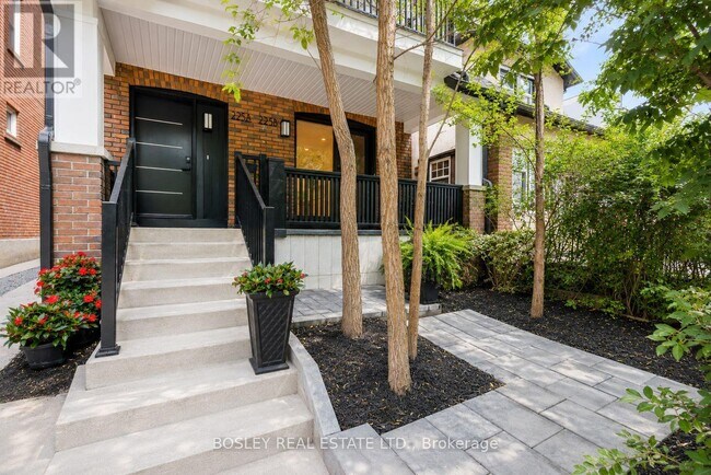 Building Photo - 225 Gainsborough Rd
