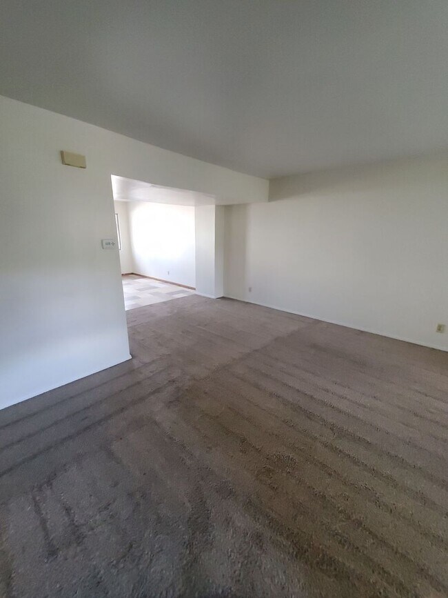Foto del edificio - 650-670 S 60th St.