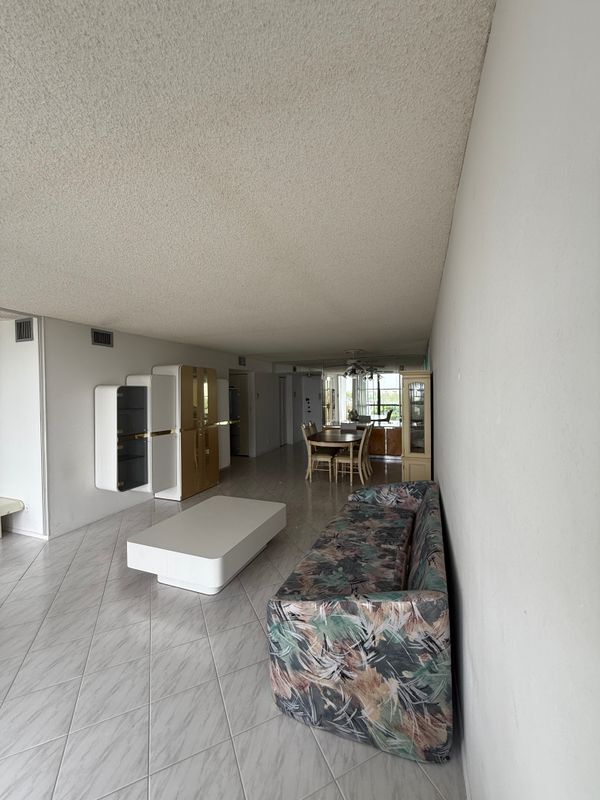 Foto del edificio - 1000 Parkview Dr