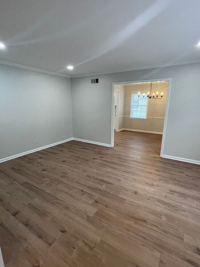 Building Photo - 3BD/2BA Home Located in Colonial Acres