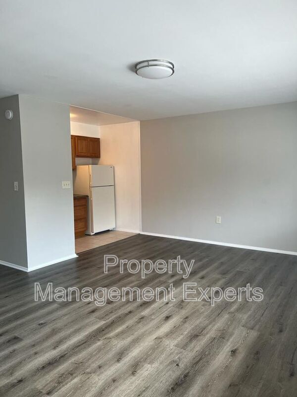 Building Photo - 2330-Glendale Terrace -C2