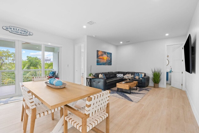 Building Photo - 83 Pescayo Ave