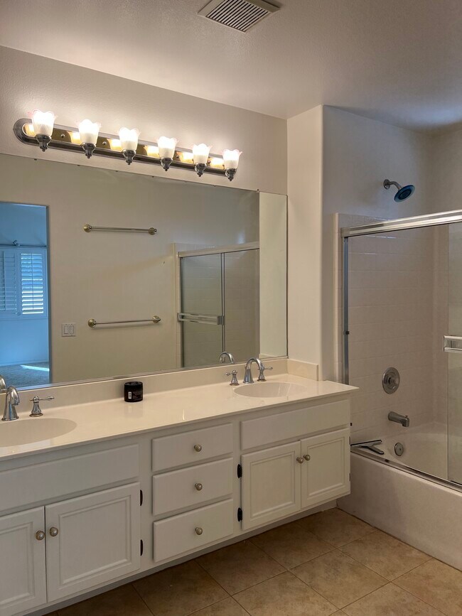 Bath 1 - 1235 Chaparral Cir