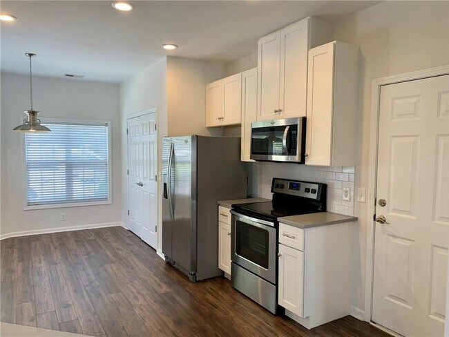 Foto del edificio - 1733 Oak Brook Ln NW