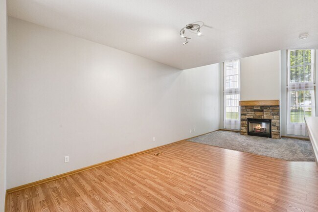 Building Photo - CHARMING TOWNHOME !! 2 Bedroom, 2.5 Bathroom Townhome in Huxley!