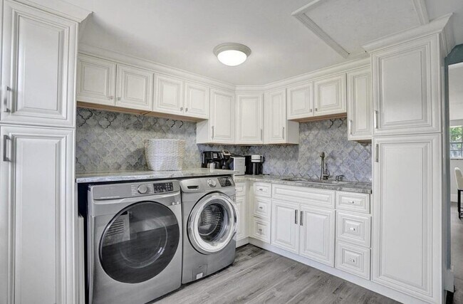 Foto del edificio - 502 Rambling Dr Cir