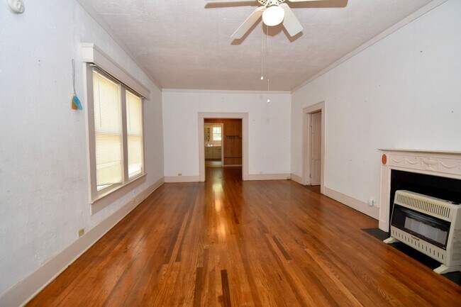 Foto del edificio - Three Bedroom Close to Tech!