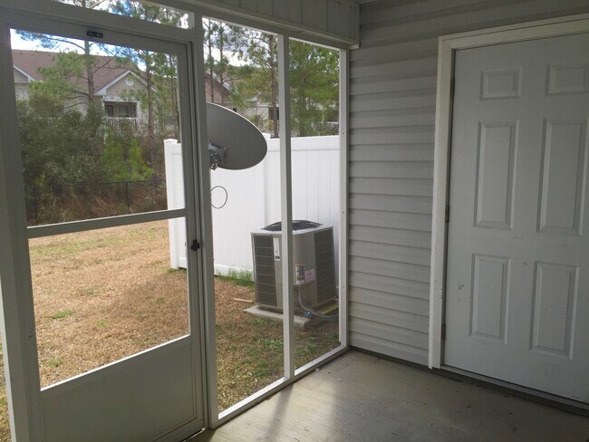 Foto del edificio - 2 Bedroom 2.5 Bathroom Townhome located in the The Gables!