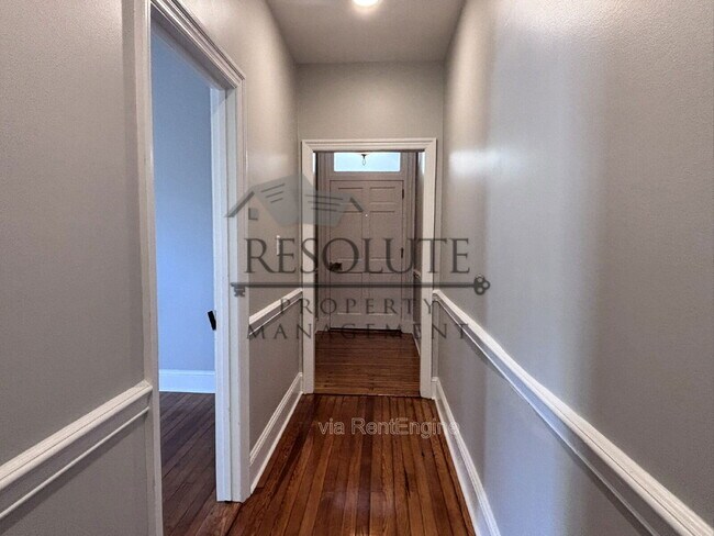 Foto del edificio - 112 Forest Rd