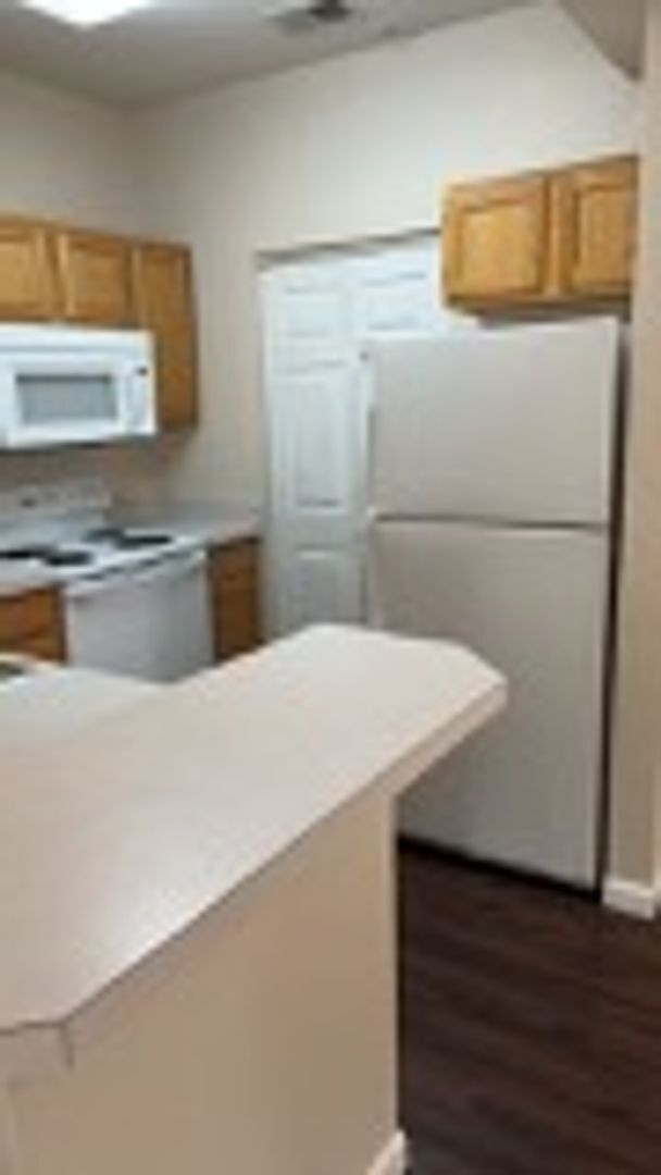 Foto del edificio - Cozy 1-Bedroom Condo | Low-Maintenance Living in a Great Location
