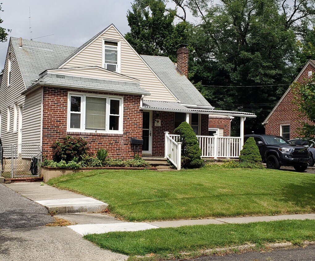 Primary Photo - 1417 W High St