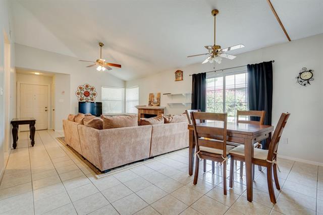 Foto del edificio - 625 Prairie Dell St