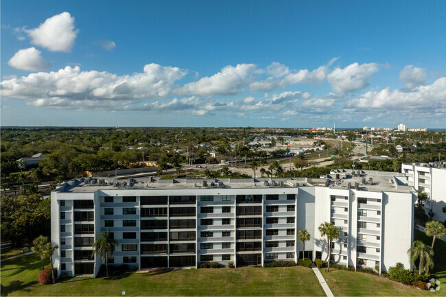 Building Photo - Jupiter Cove