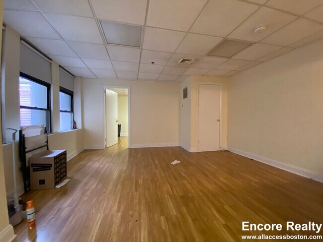 Building Photo - 62 Boylston St