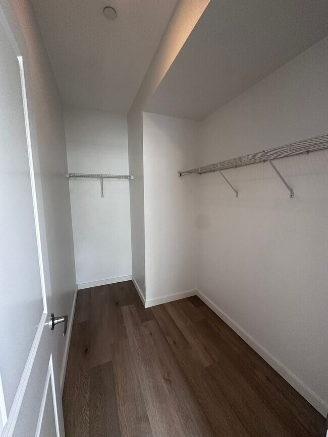 Building Photo - Vista Del Sur - Entertainers Delight! Large 3 story 2.5 bath Townhome with amazing community amen...