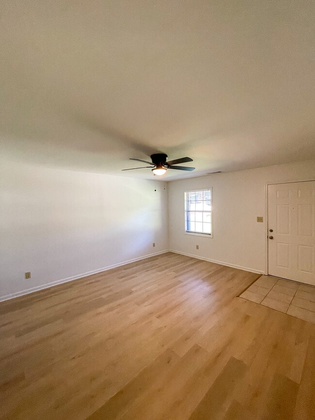 Building Photo - 1043 Chestnut Oak Ct NE