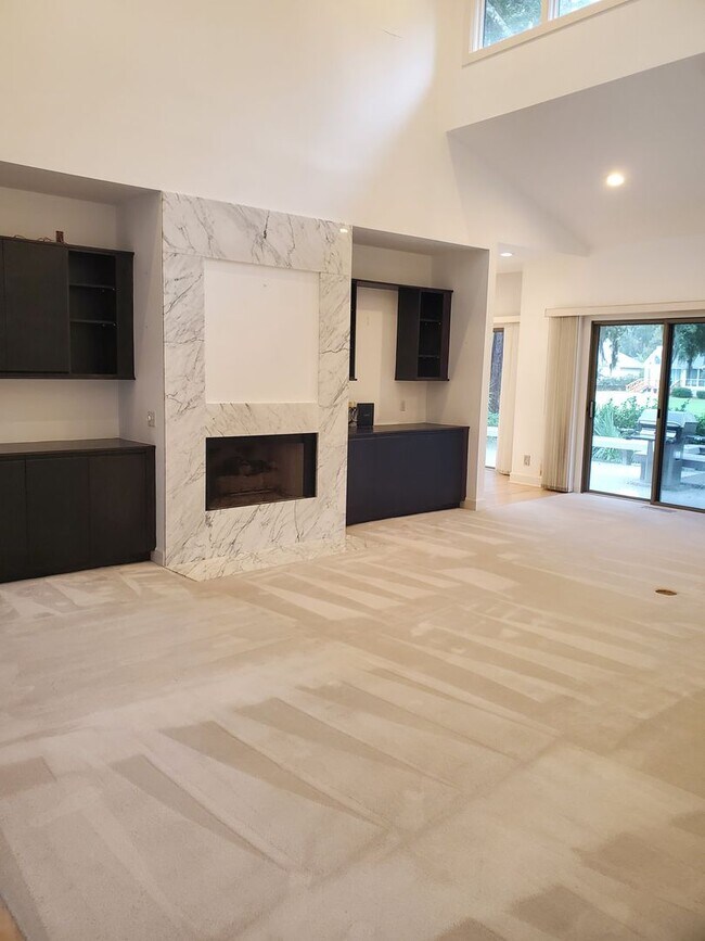 Building Photo - 3 Bedroom, 2.5 bath Landings home with gol...