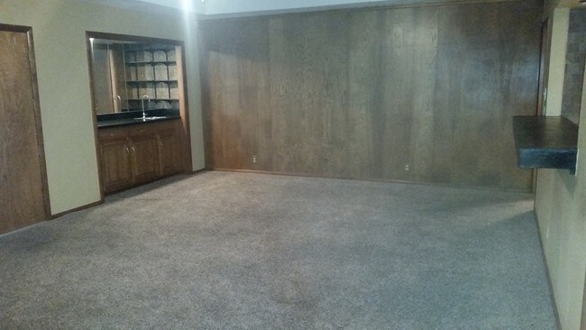 Building Photo - 3935 Tamarisk Dr