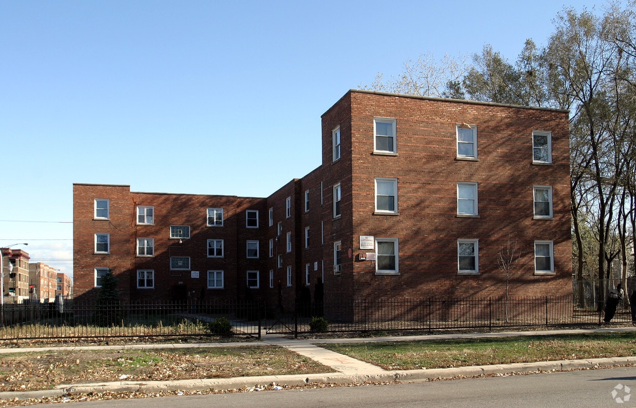 Primary Photo - 5701 S Wabash Ave