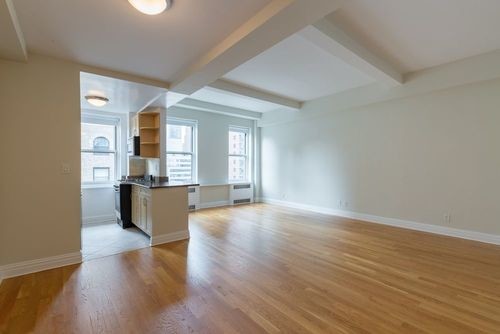 Primary Photo - 22 Park Ave